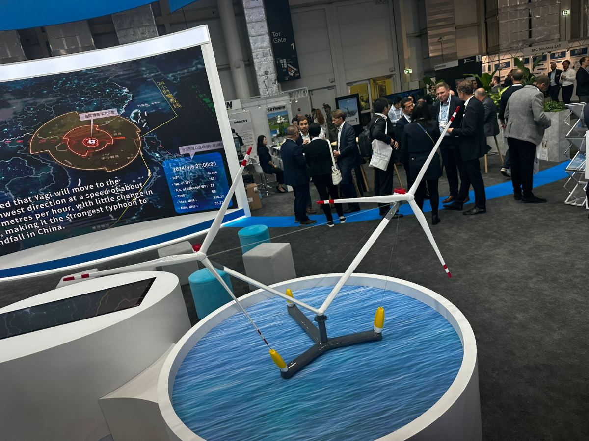Modello di turbina eolica offshore flottante, WindEnergy Hamburg 2024
